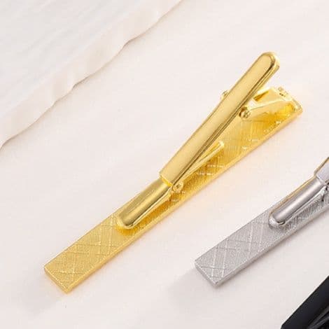 ネクタイピン 編み込み模様の上品なネクタイピン