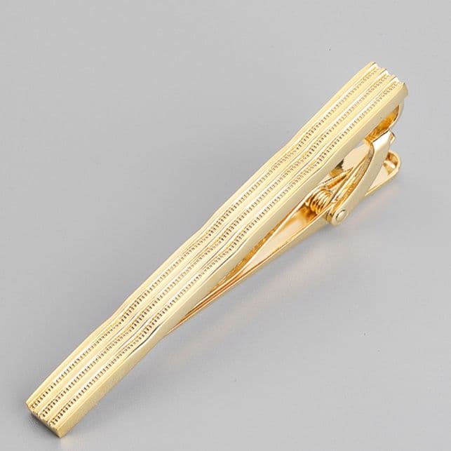 ネクタイピン 縦縞模様彫刻入り金製ネクタイピン