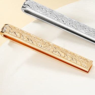 ネクタイピン 唐草模様彫刻金製ネクタイピン