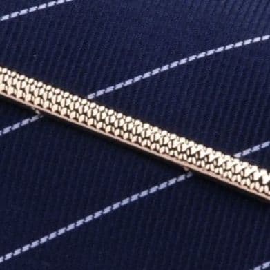 ネクタイピン 繊細な鱗模様が美しい金製ネクタイピン